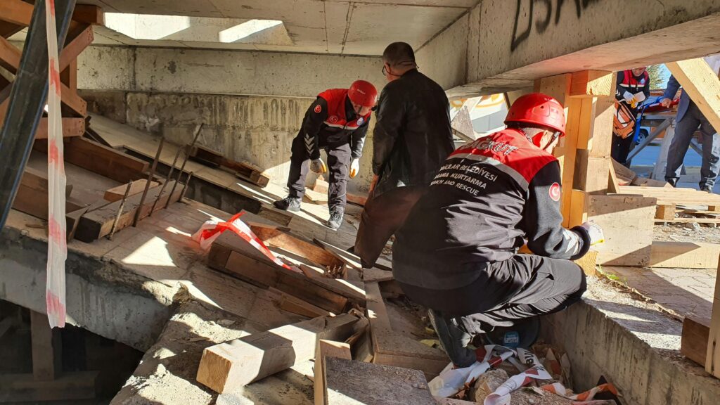 pexels-photo-29337771-29337771-1 Rescue workers in Istanbul inspecting a damaged structure for safety and recovery efforts.